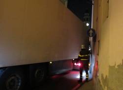 Camion bloccato in via Walder 2 (inserita in galleria)