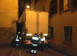 camion bloccato via walder 2012