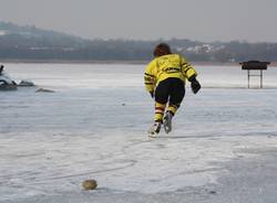 hockey sul lago ghiacciato