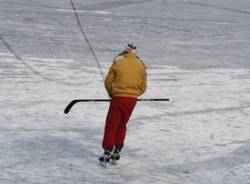 hockey sul lago ghiacciato (per gallerie fotografiche)