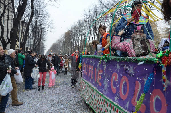 I carri del Carnevale a Busto (inserita in galleria)