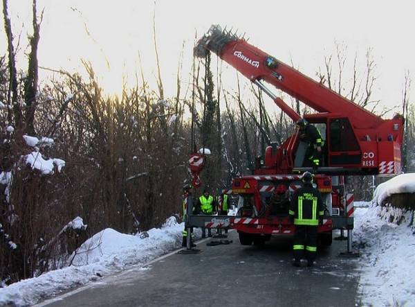 Il recupero dell'auto (inserita in galleria)