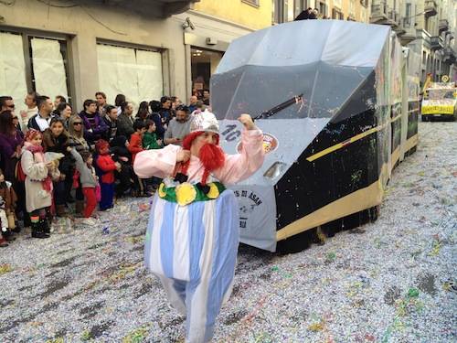 La sfilata di carnevale a Varese/2 (inserita in galleria)