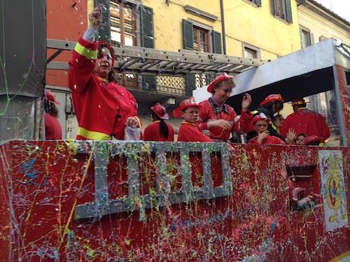 La sfilata di carnevale a Varese/2 (inserita in galleria)