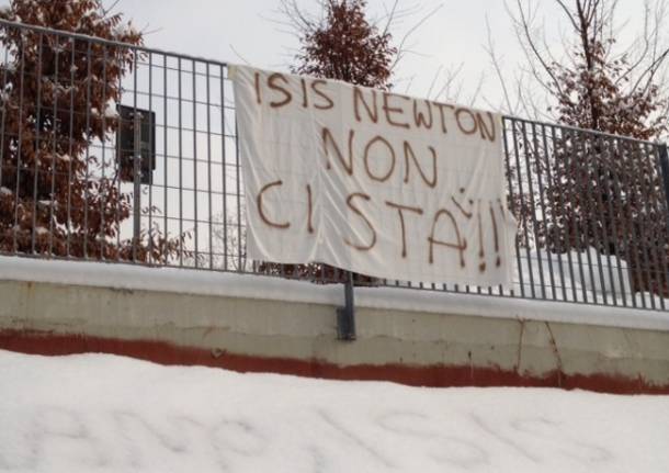 Protesta all'Isis Newton (inserita in galleria)
