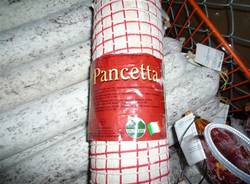 Salami e salsicce di contrabbando (inserita in galleria)