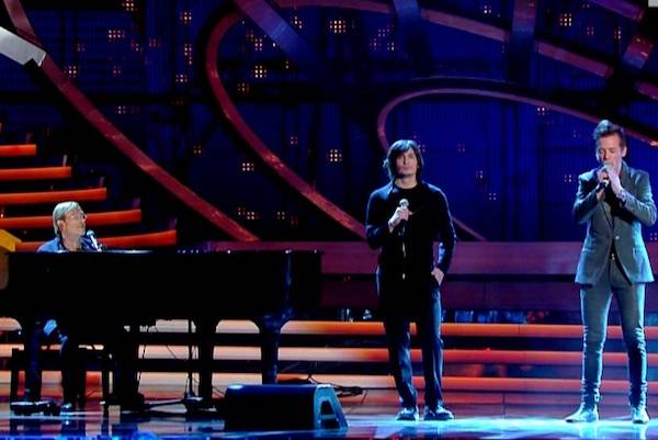 Sanremo 2012, una serata di duetti internazionali (inserita in galleria)