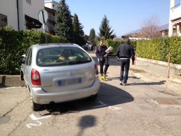Auto si ribalta in via Cantoreggio (inserita in galleria)