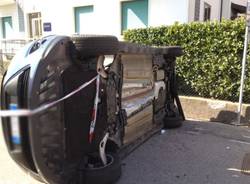 Auto si ribalta in via Cantoreggio (inserita in galleria)