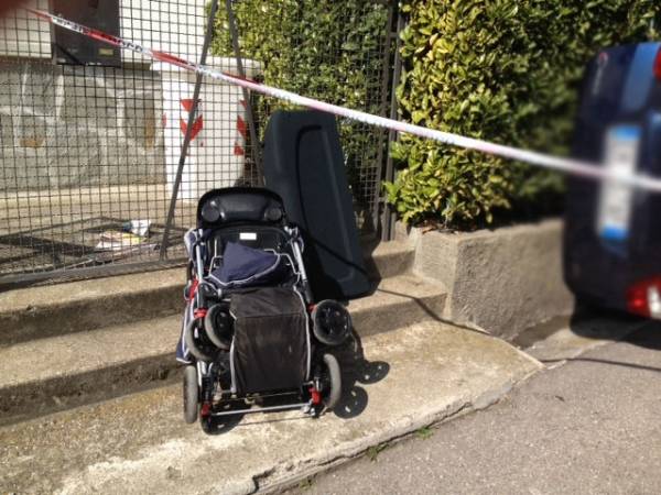 Auto si ribalta in via Cantoreggio (inserita in galleria)