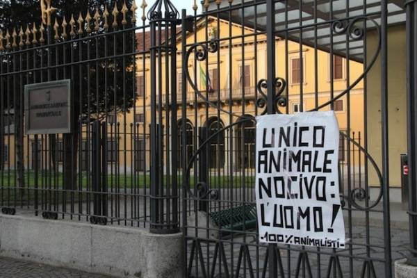 Blitz animalista contro l'ordinanza atipiccioni (inserita in galleria)