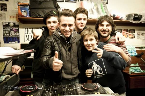 Dj Ross alla Casa del Disco (inserita in galleria)
