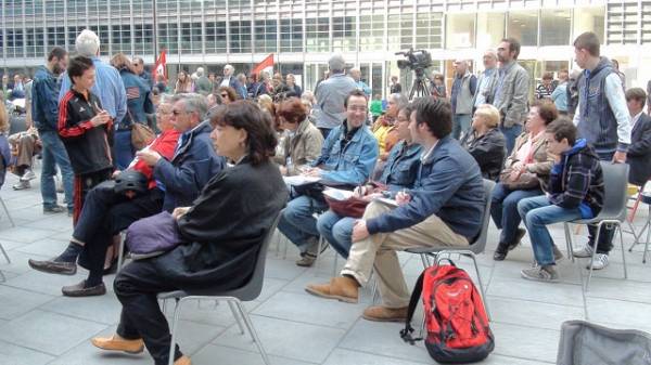 "Formigoni libera la sedia". Sit in a Milano (inserita in galleria)