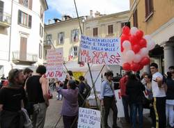 Il comitato No Tav a Varese (inserita in galleria)