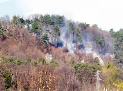 Il fuoco distrugge la collina (inserita in galleria)