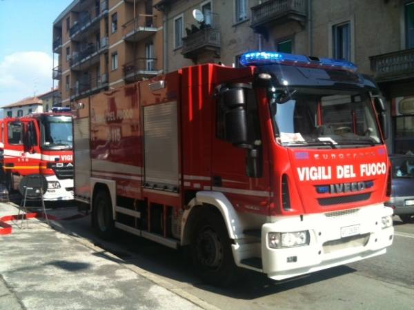 Incendio in un box in viale Valganna (inserita in galleria)
