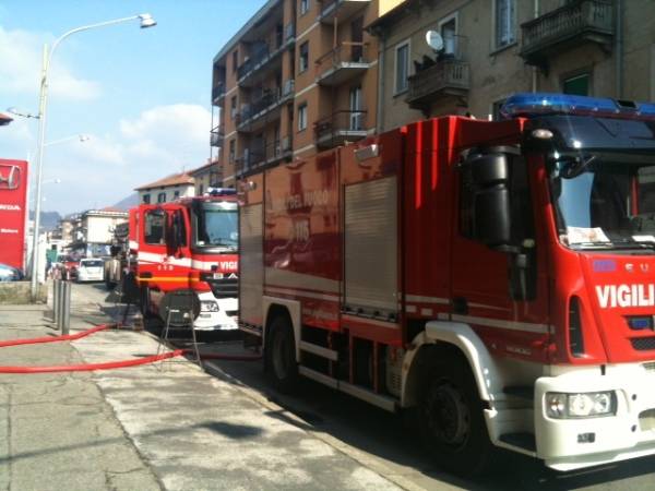 Incendio in un box in viale Valganna (inserita in galleria)