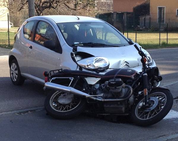 Incidente auto-moto a Castronno (inserita in galleria)