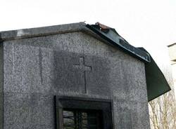 Ladri di rame al cimitero di Cazzago Brabbia (inserita in galleria)
