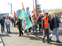 Lavoratori Sea manifestano a Malpensa (inserita in galleria)