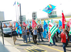Lavoratori Sea manifestano a Malpensa (inserita in galleria)