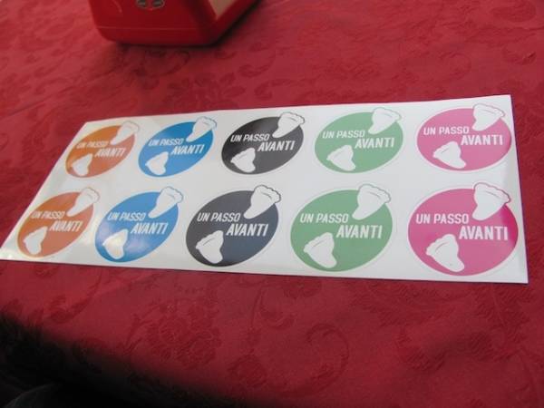 Lo slogan misterioso fa scoppiare la polemica (inserita in galleria)