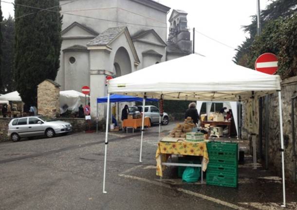 Mercatino di arti e mestieri a Fogliaro (inserita in galleria)