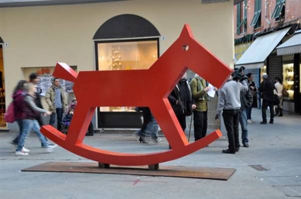 Sculture rosse in città (inserita in galleria)