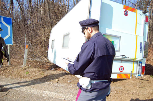 Si ribalta col camion sulla 336 (inserita in galleria)