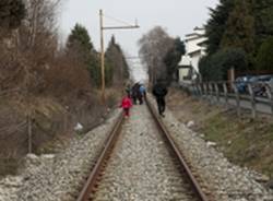 Sui binari della Saronno-Seregno (inserita in galleria)