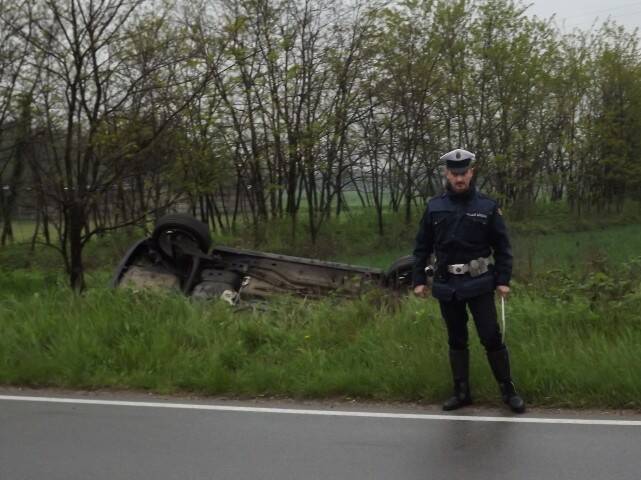 auto19aprile  8 