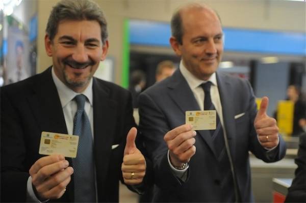 Carta servizi regionali come abbonamento per i treni (inserita in galleria)