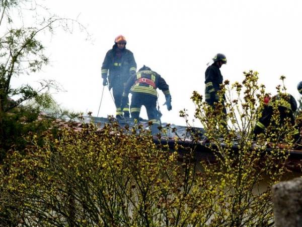 Incendio a Sesona di Vergiate (inserita in galleria)