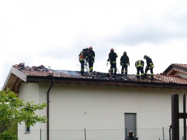 Incendio a Sesona di Vergiate (inserita in galleria)
