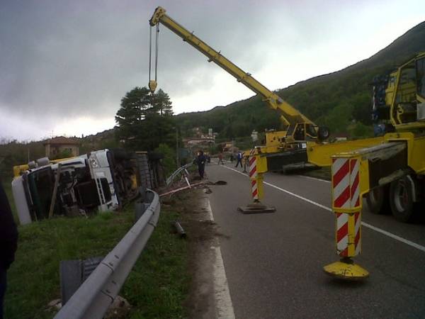 La gru al lavoro (inserita in galleria)