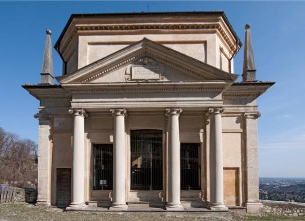 La salita alle cappelle del Sacro Monte (inserita in galleria)
