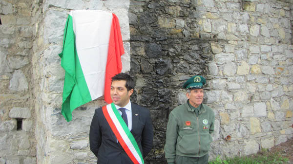 La targa per i bombardamenti del 1944 (inserita in galleria)