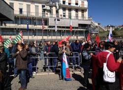 Manifestazione di lavoratori della Whirlpool (inserita in galleria)