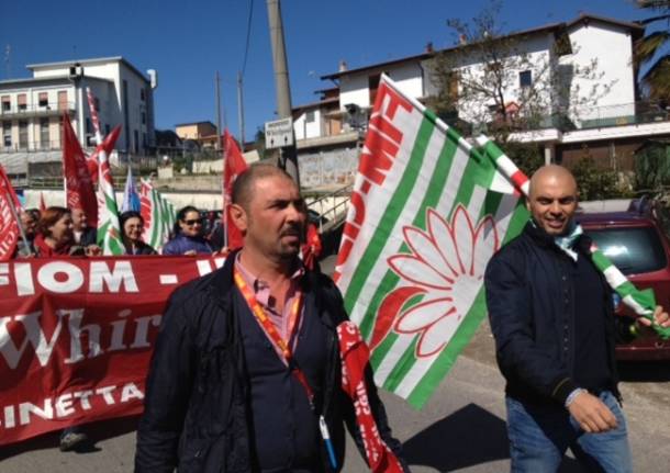 Manifestazione di lavoratori della Whirlpool (inserita in galleria)