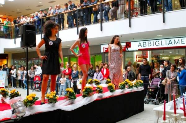 Miss Italia parte dalle Corti (inserita in galleria)