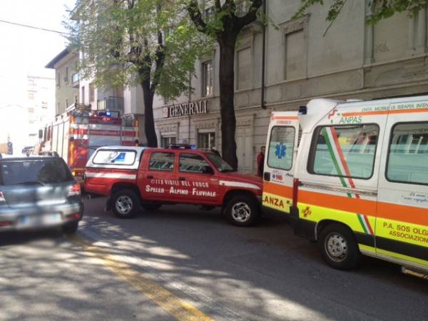 Operaio si sente male, centro città bloccato (inserita in galleria)