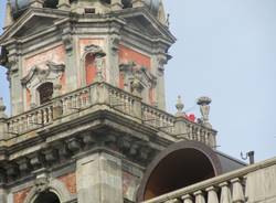 Una colomba rossa sul campanile (inserita in galleria)