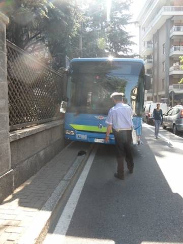 Autista dell2019autobus colto da malore (inserita in galleria)