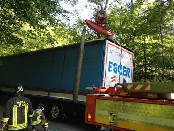 camion brissago valtravaglia maggio 2012 (per gallerie fotografiche)