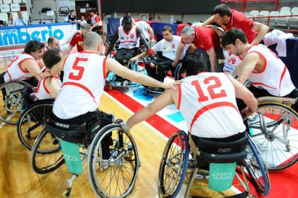 Canestri in carrozzina (inserita in galleria)