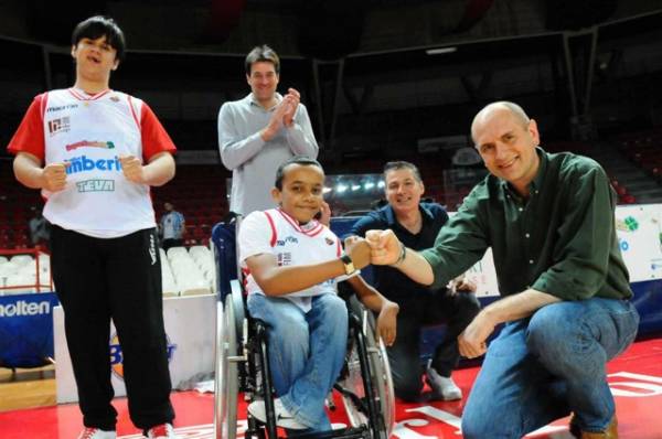 Canestri in carrozzina (inserita in galleria)