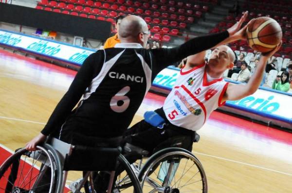 Canestri in carrozzina (inserita in galleria)