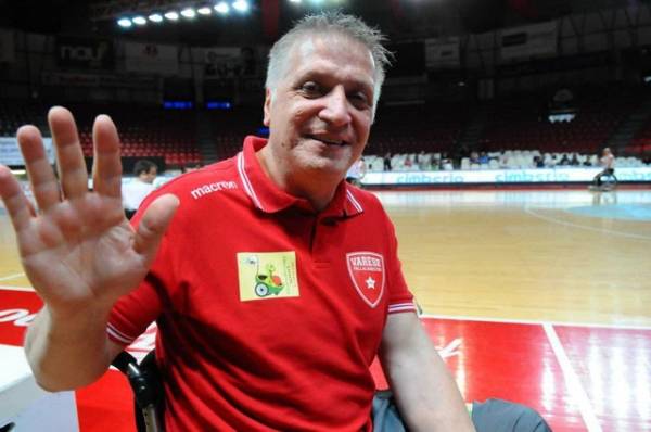 Canestri in carrozzina (inserita in galleria)