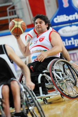 Canestri in carrozzina (inserita in galleria)