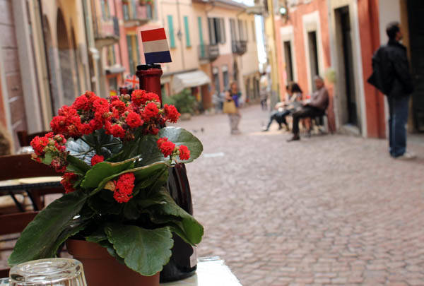 Festa grande nel centro storico di Luino (inserita in galleria)